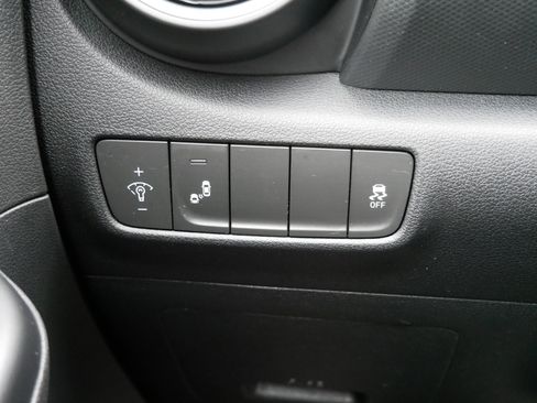 Used 2018 Hyundai Kona SEL image 25