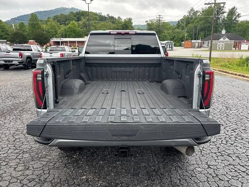 Used 2024 GMC Sierra 2500 AT4 w/ AT4 Preferred Package AWD/4WD image 7