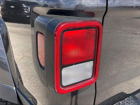 Used 2023 Jeep Gladiator Overland image 19