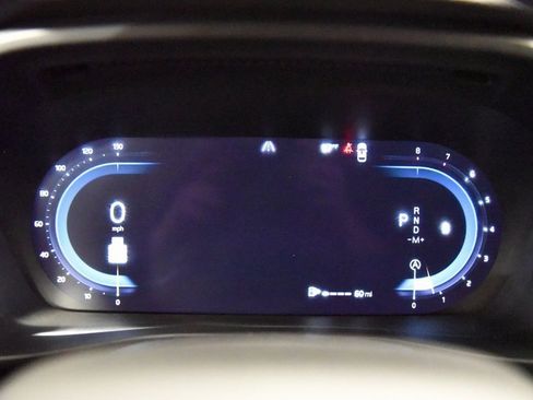 Used 2024 Volvo XC40 B5 Plus image 25