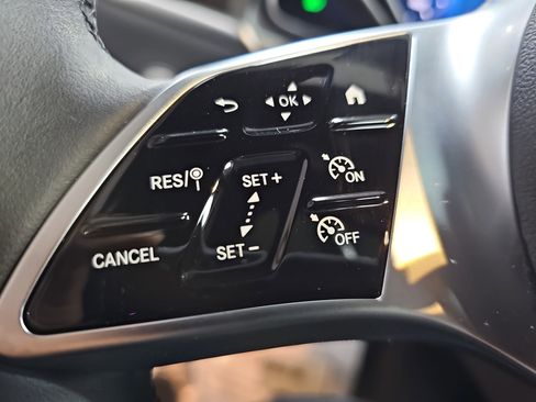 Certified 2025 Mercedes-Benz GLC 300 image 20