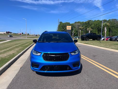 New 2026 Chrysler Pacifica Select w/ S Appearance Package image 11