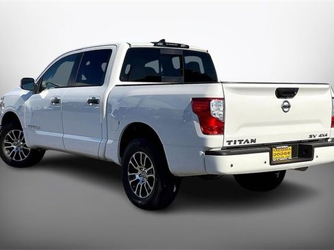 Used 2022 Nissan Titan SV image 12