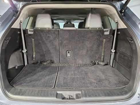 Used 2021 Toyota Highlander XLE FWD image 18