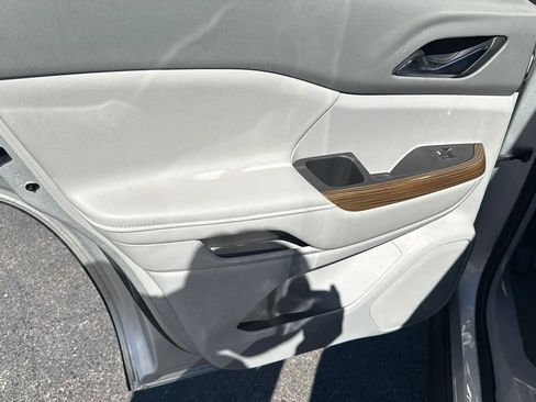 Used 2018 GMC Acadia SLE AWD/4WD image 11