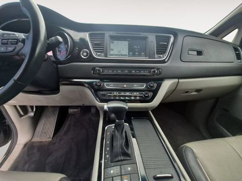 Used 2017 Kia Sedona FWD image 11