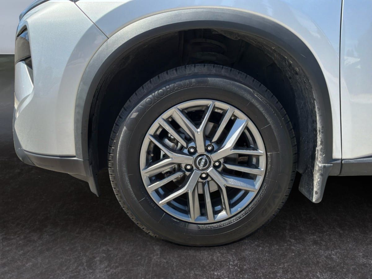 Used 2025 Nissan Rogue S FWD image 10