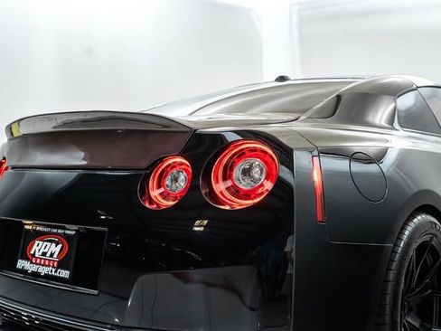 Used 2015 Nissan GT-R Premium AWD/4WD image 12