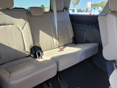 Used 2023 Ford Expedition Limited image 13