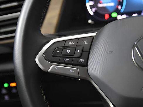 Used 2024 Volkswagen Atlas SE image 19