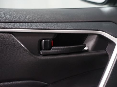 Certified 2021 Toyota RAV4 LE image 29