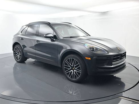 Certified 2026 Porsche Macan AWD/4WD image 17