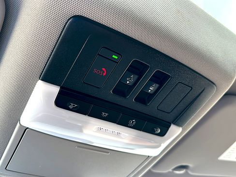 Used 2025 Nissan Rogue Platinum w/ Tech Package image 35