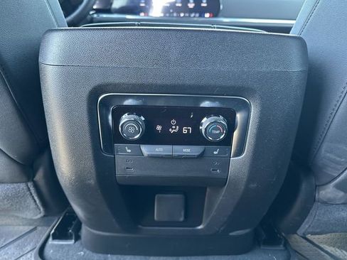 New 2025 Chevrolet Suburban Premier image 22