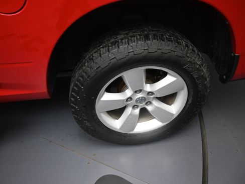 Used 2015 RAM 1500 Express RWD image 17