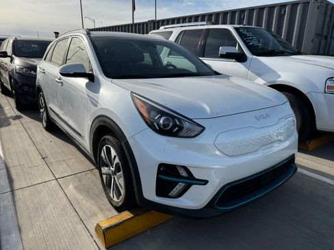 Certified 2022 Kia Niro EX image 5