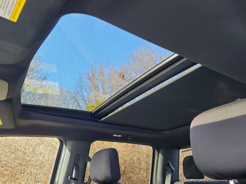 Used 2022 Ford F150 XLT w/ Equipment Group 302A High image 15