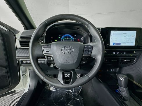 Certified 2025 Toyota Camry SE FWD image 15