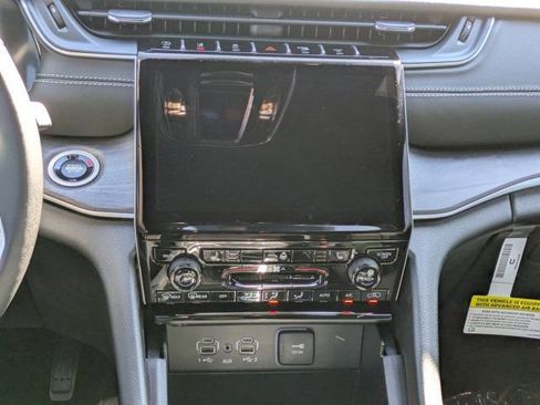 New 2025 Jeep Grand Cherokee Limited w/ Black Appearance Package image 16