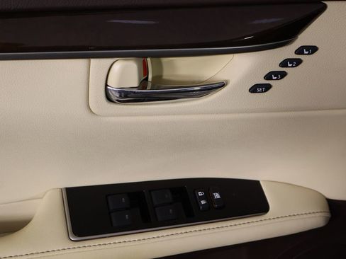 Used 2018 Lexus ES 350 w/ Navigation System Package image 22