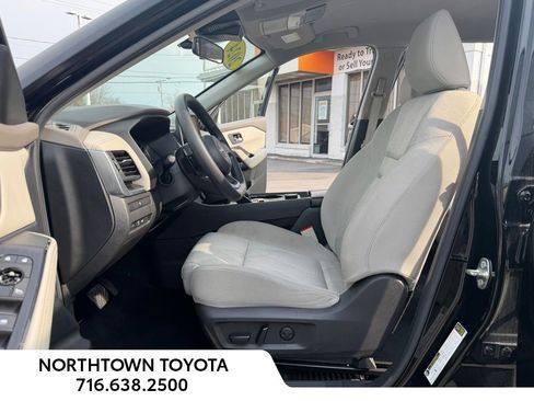 Used 2024 Nissan Rogue SV AWD/4WD image 12