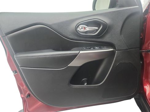 Used 2019 Jeep Cherokee Latitude Plus image 17