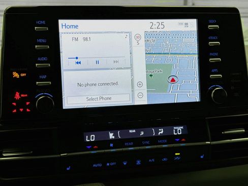 Used 2024 Toyota Sienna XLE w/ XLE Plus Package FWD image 9