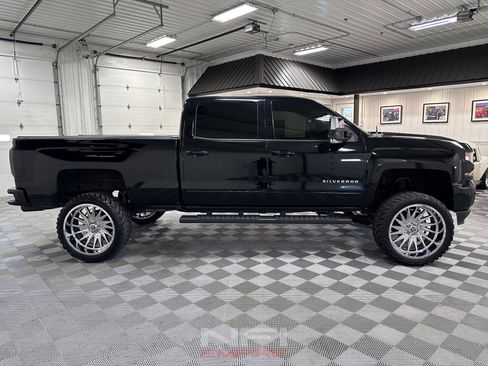 Used 2017 Chevrolet Silverado 1500 LT w/ All Star Edition AWD/4WD image 7