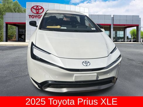 Used 2025 Toyota Prius XLE FWD image 2