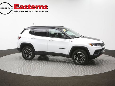 Used 2025 Jeep Compass Trailhawk w/ Trailer Tow Group AWD/4WD image 45