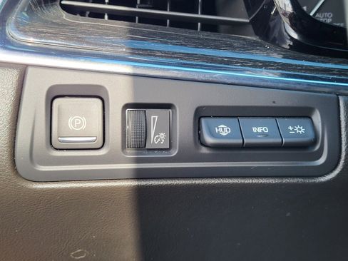 Used 2021 Cadillac XT5 Premium Luxury image 23