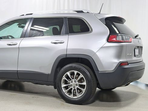 Used 2019 Jeep Cherokee Latitude Plus w/ Cold Weather Group AWD/4WD image 10
