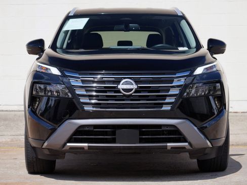 Used 2024 Nissan Rogue SL AWD/4WD image 6