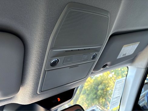 New 2025 Nissan Kicks SR image 30