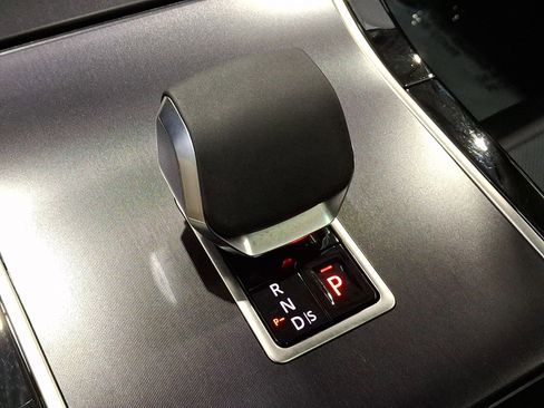 Certified 2026 Land Rover Range Rover Velar Dynamic SE image 14