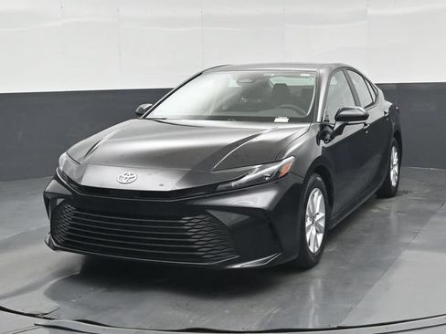 Used 2025 Toyota Camry LE FWD image 34