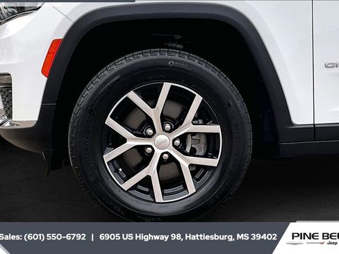 Used 2024 Jeep Grand Cherokee L Limited image 7