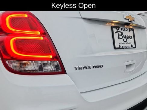 Used 2022 Chevrolet Trax LT w/ LT Convenience Package image 14