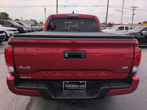 Used 2022 Toyota Tacoma SR AWD/4WD image 4