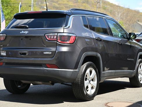 Used 2018 Jeep Compass Latitude w/ Popular Equipment Group AWD/4WD image 5