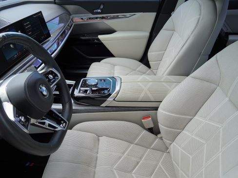 Certified 2023 BMW 760i xDrive w/ Executive Package AWD/4WD image 8