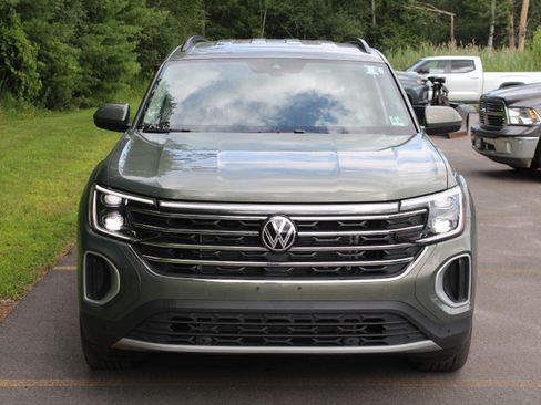 Used 2026 Volkswagen Atlas SE AWD/4WD image 2