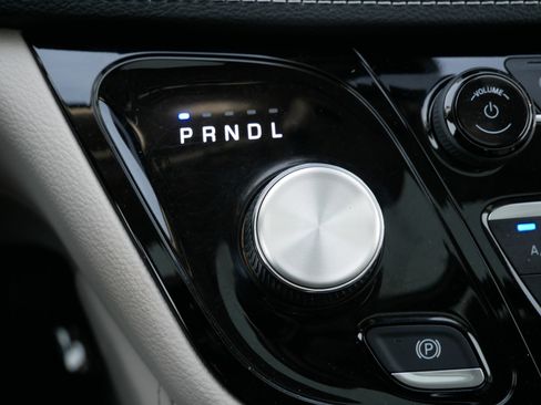 Used 2023 Chrysler Pacifica Limited image 24