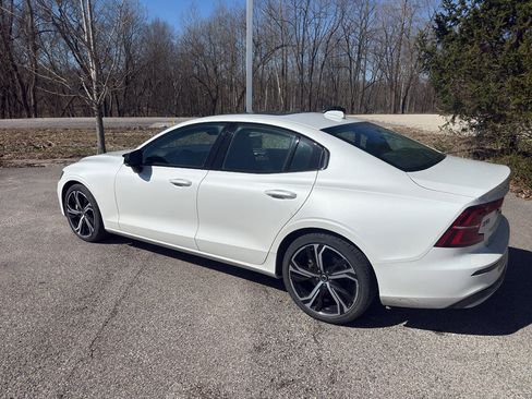 Used 2024 Volvo S60 B5 Core image 3