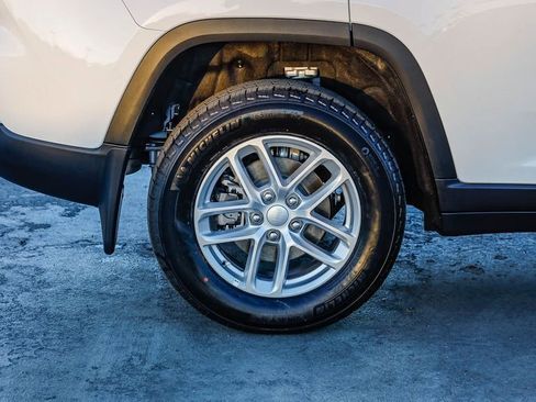 New 2025 Jeep Grand Cherokee Laredo X w/ Luxury Tech Group I image 12