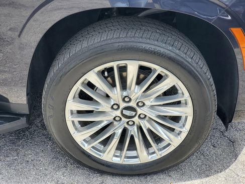 Used 2025 Cadillac Escalade Premium Luxury image 5