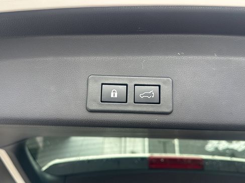 Used 2022 Subaru Ascent Limited w/ Technology Package image 31