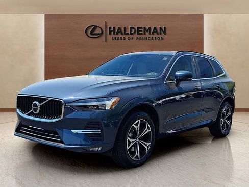 Used 2022 Volvo XC60 B5 Momentum w/ Climate Package AWD/4WD image 3