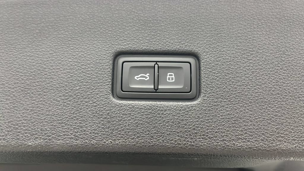 Used 2023 Audi Q8 Premium Plus w/ Premium Plus Package AWD/4WD image 28