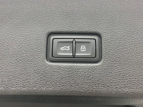 Used 2023 Audi Q8 Premium Plus w/ Premium Plus Package AWD/4WD image 28